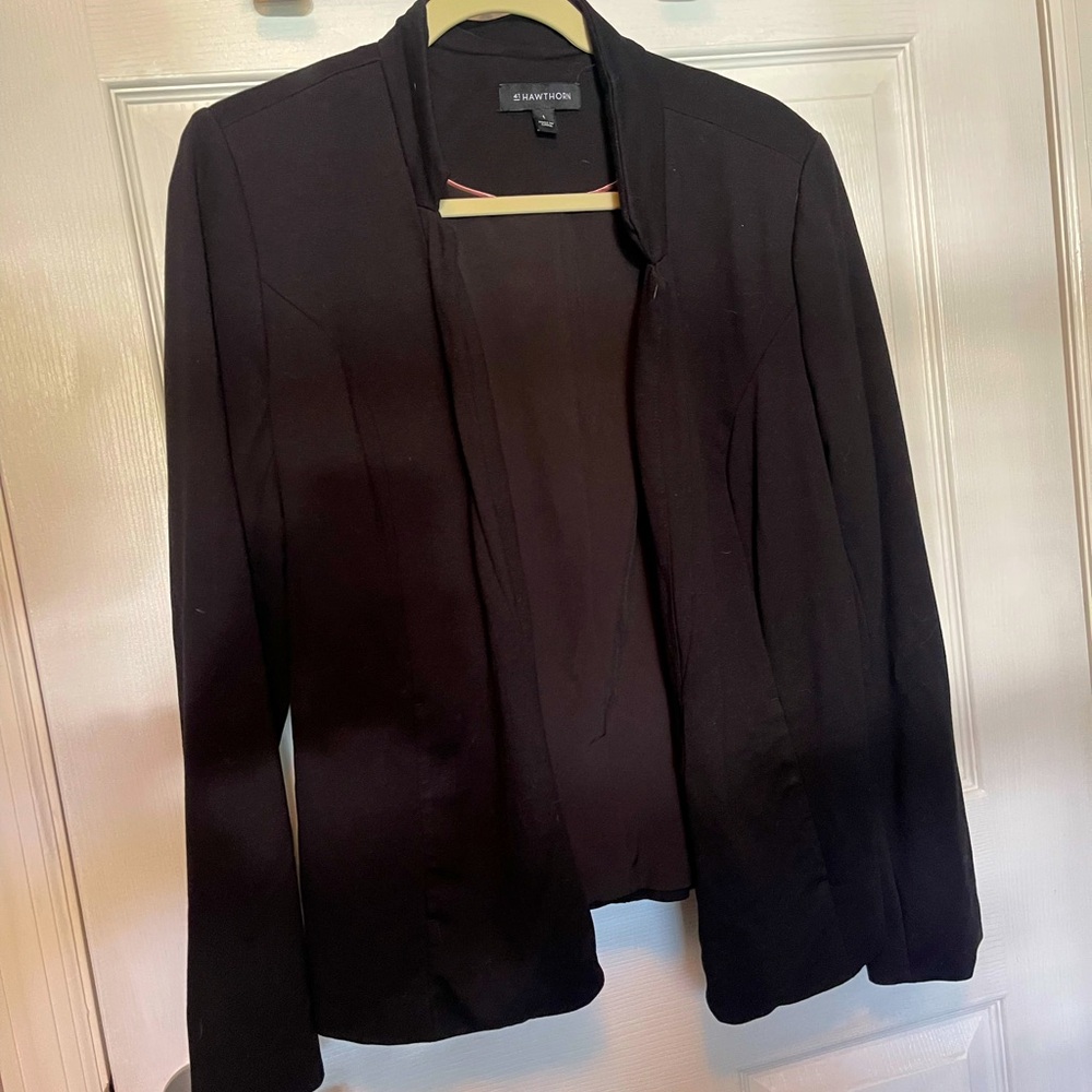 Great office blazer with cut on each side by chest area. Power blazer